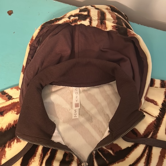 Cozy by LuLaRoe, Bethany - Picture 5 of 6